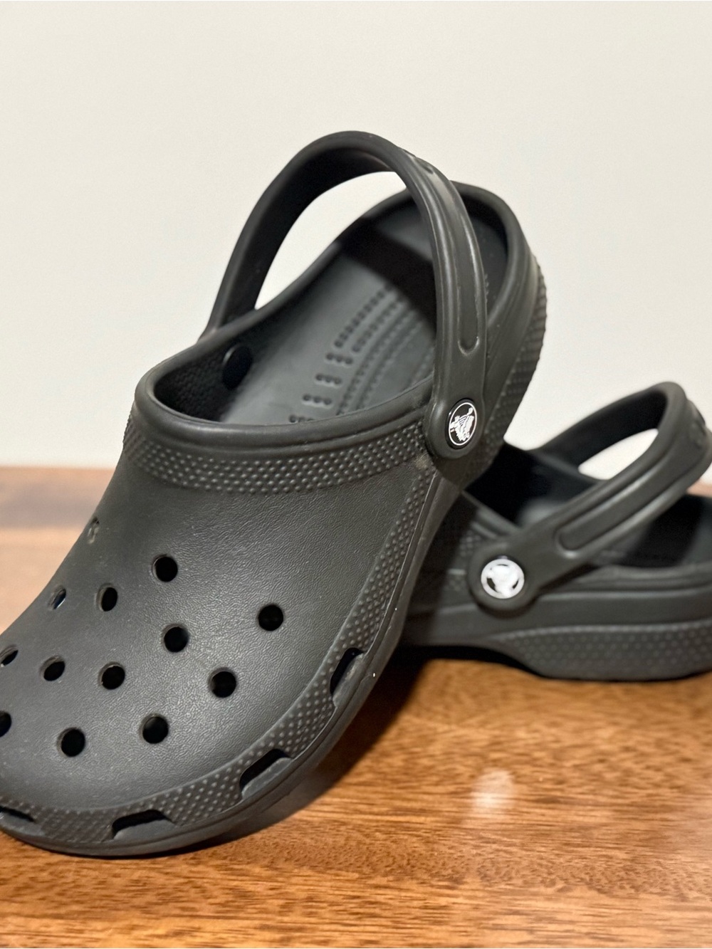Crocs Classic Clogs Black Slip On Comfort Shoes J6 Women’s 8 Youth 6
